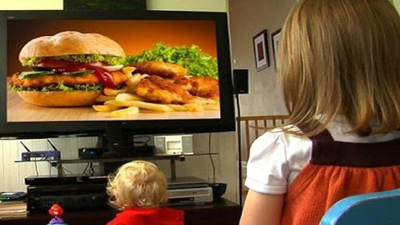 The Lancet pide regular publicidad de alimentos y bebidas para niños